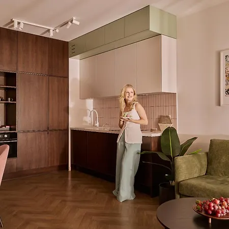 Doki Living - Foodhall & Parking By Downtown