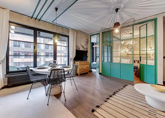 Doki Living - Foodhall & Parking By Downtown 4*