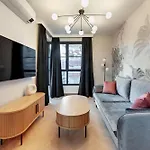 아파트호텔 Doki Living - Foodhall & Parking By Downtown 그단스크