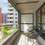 Doki Living - Foodhall & Parking By Downtown 아파트호텔 그단스크