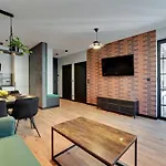 Doki Living - Foodhall & Parking By Downtown 아파트호텔 그단스크