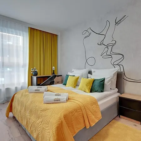 Doki Living - Foodhall & Parking By Downtown Gdańsk