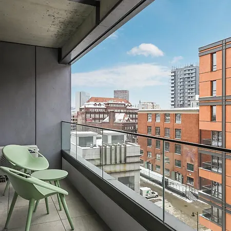 Doki Living - Foodhall & Parking By Downtown 4*