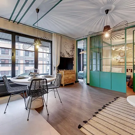 Doki Living - Foodhall & Parking By Downtown 4*