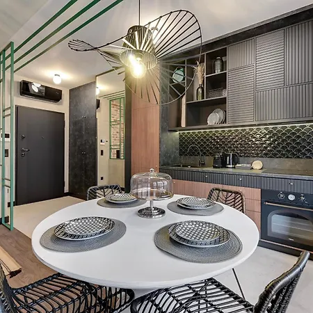 Doki Living - Foodhall & Parking By Downtown Gdańsk