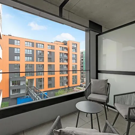 Doki Living - Foodhall & Parking By Downtown Gdańsk