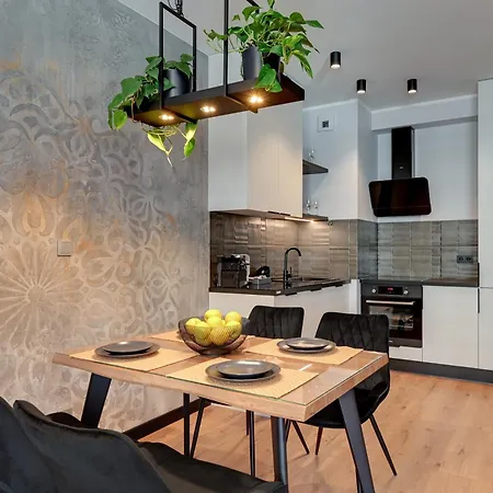 Doki Living - Foodhall & Parking By Downtown Gdańsk