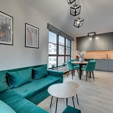 Doki Living - Foodhall & Parking By Downtown Gdańsk