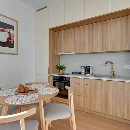 Doki Living - Foodhall & Parking By Downtown * Gdańsk