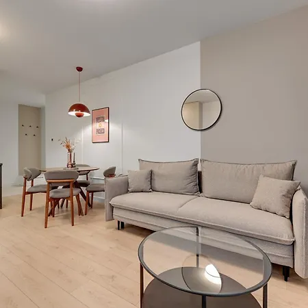 Doki Living - Foodhall & Parking By Downtown Gdańsk