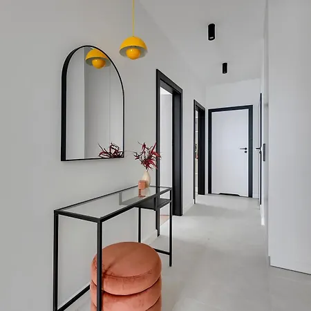 Doki Living - Foodhall & Parking By Downtown Apartament *