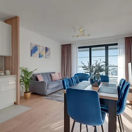 Doki Living - Foodhall & Parking By Downtown Gdańsk