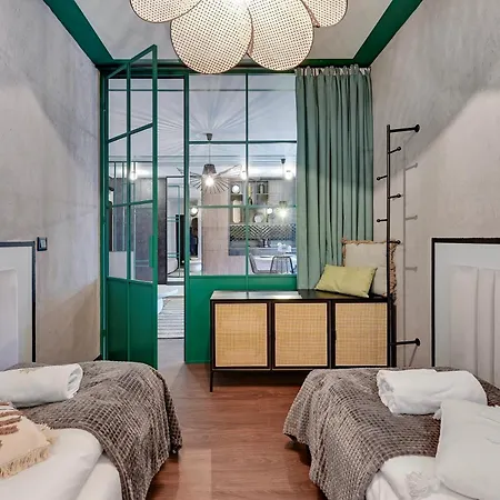 Doki Living - Foodhall & Parking By Downtown Gdańsk