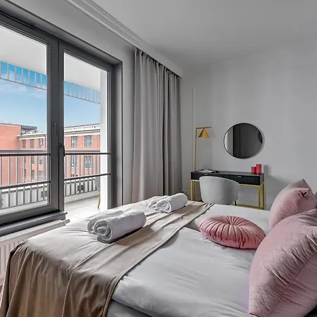 Doki Living - Foodhall & Parking By Downtown Apartment Gdansk