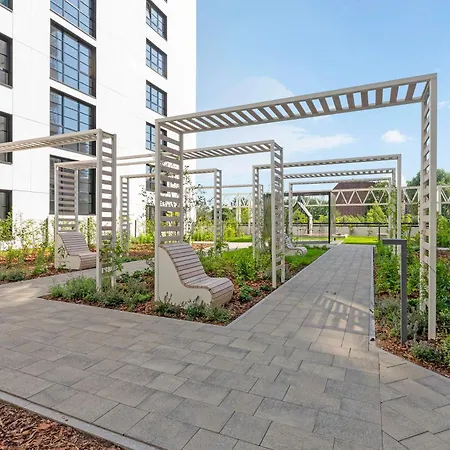 Doki Living - Foodhall & Parking By Downtown Apartment