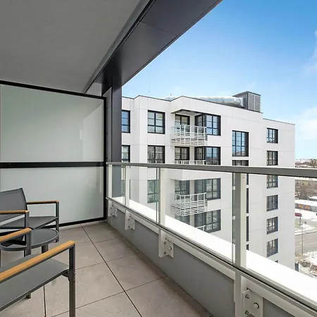 Doki Living - Foodhall & Parking By Downtown Gdansk