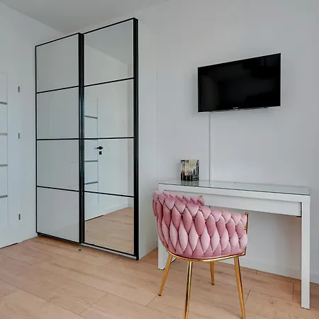 Doki Living - Foodhall & Parking By Downtown Apartment *