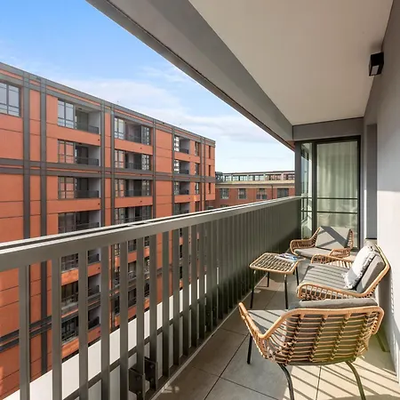 Doki Living - Foodhall & Parking By Downtown Apartment *