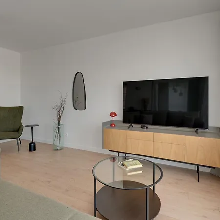 Doki Living - Foodhall & Parking By Downtown