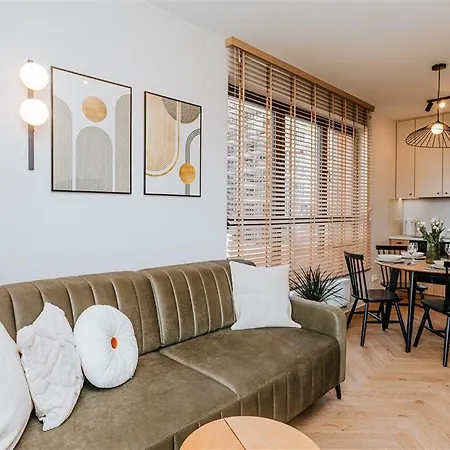 Doki Living - Foodhall & Parking By Downtown Gdansk